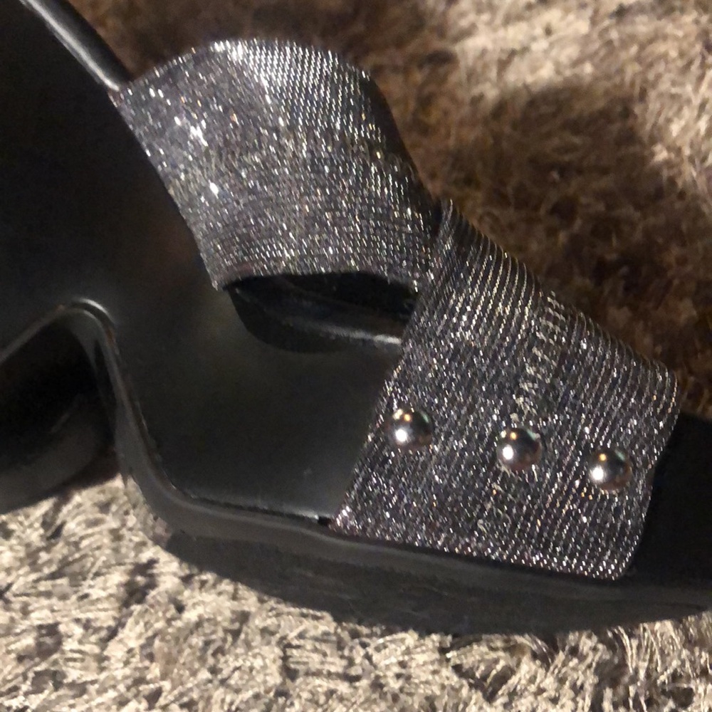 Shoes - Picture 6 of 7